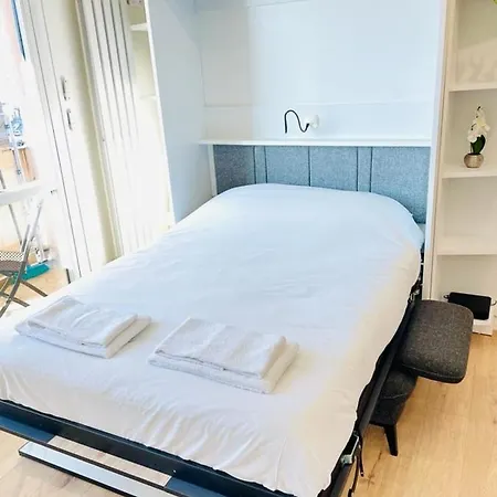 Very Nice Studio Deco Close To Switzerland Annemasse